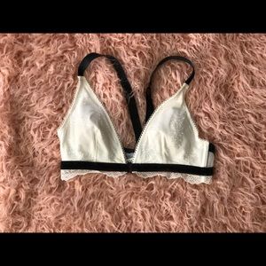 NWOT White trimmed front close bralette